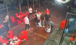 唐山烧烤店记者爆料视频,记者现场直击，揭露惊人一幕